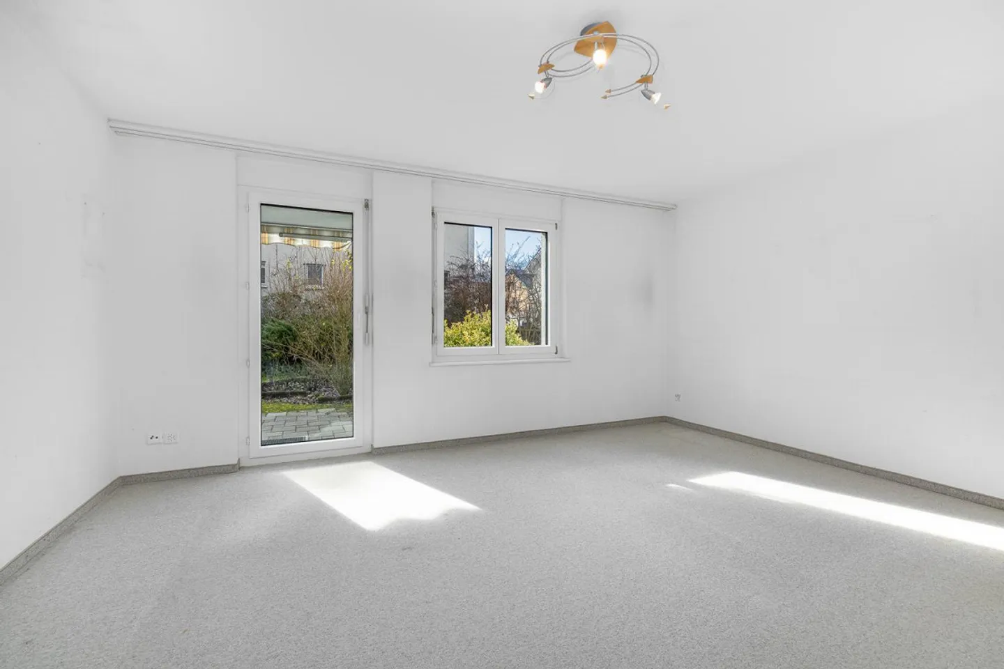 Spacious garden apartment in a quiet location - Photo 6 of 11