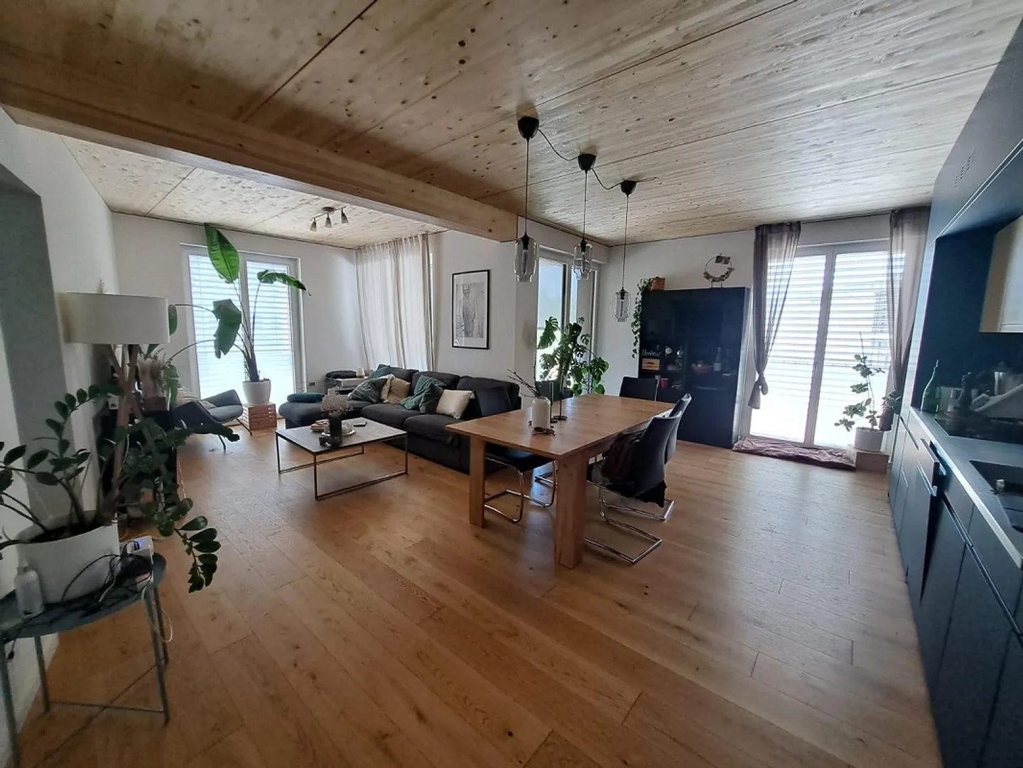 Moderno appartamento di 3,5 stanze al 1° piano nel cuore di Wettingen - Foto 2 di 6