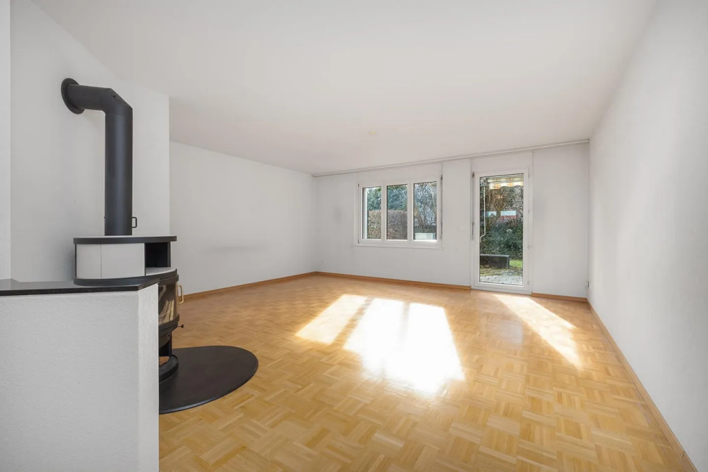 Spacious garden apartment in a quiet location - Photo 3 of 11