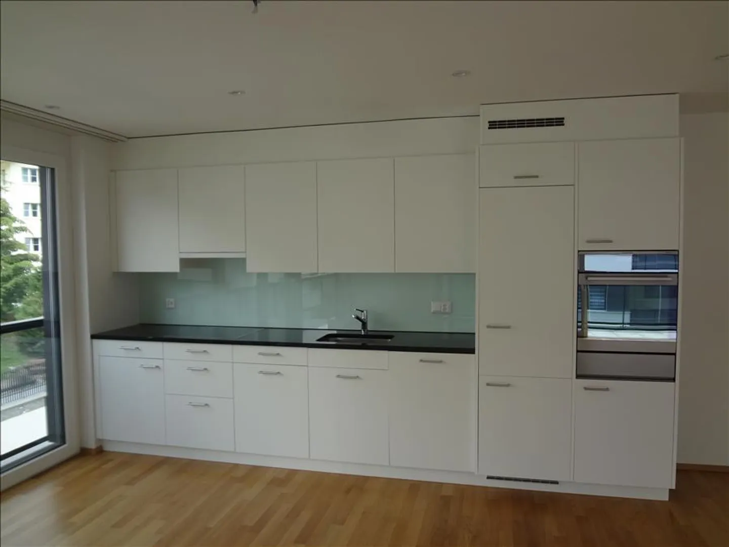 Modernes Apartment mit Balkon - Foto 3 von 6