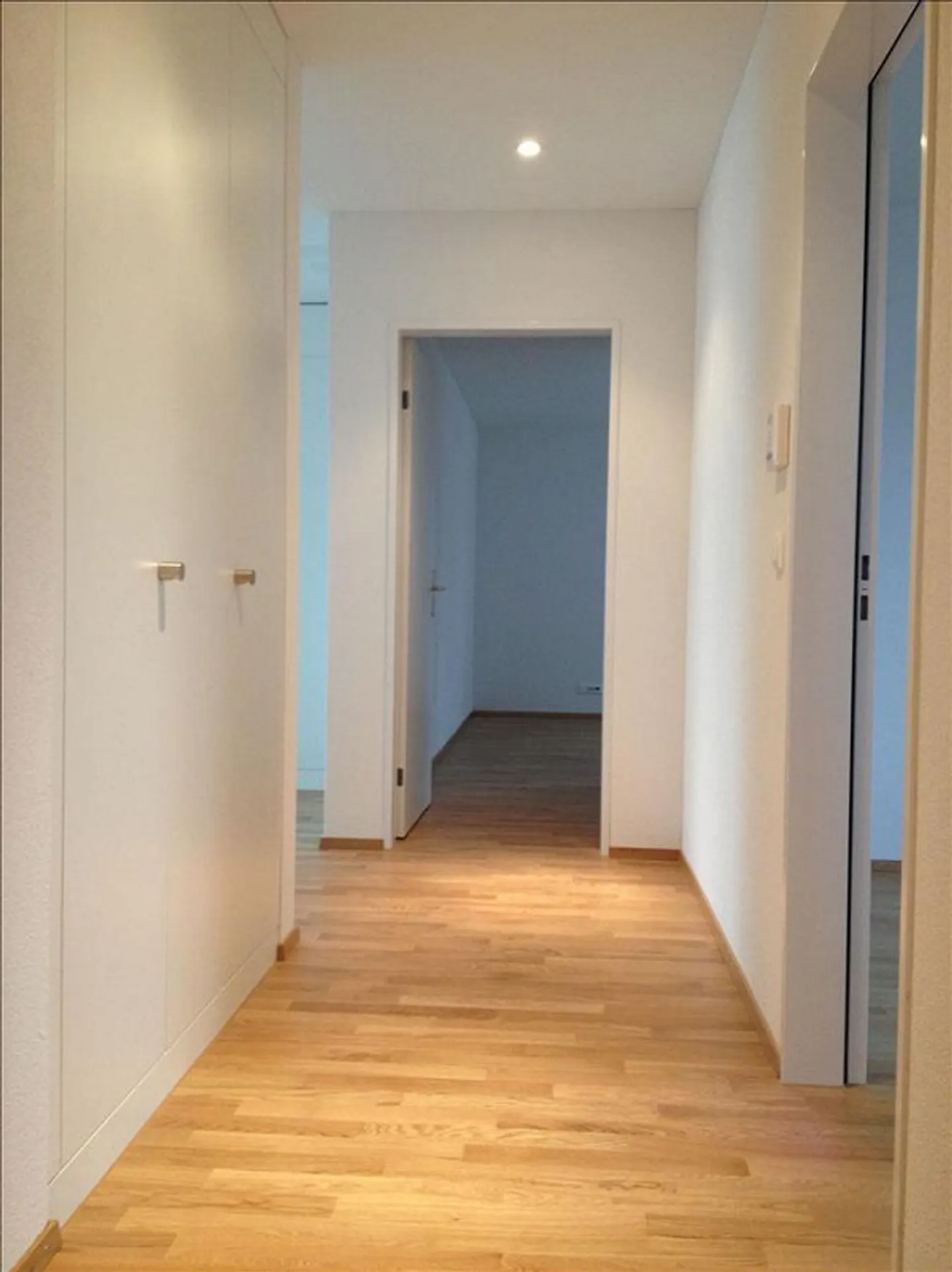 Modernes Apartment mit Balkon - Foto 6 von 6