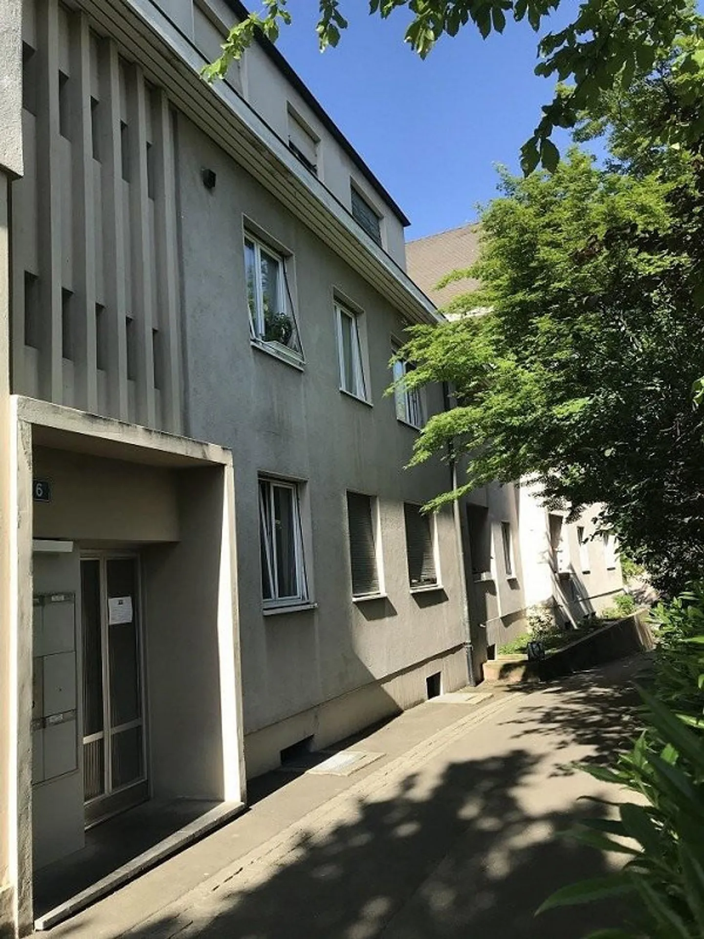 Renovated 2-room apartment in the village center of Riehen - Photo 1 of 5