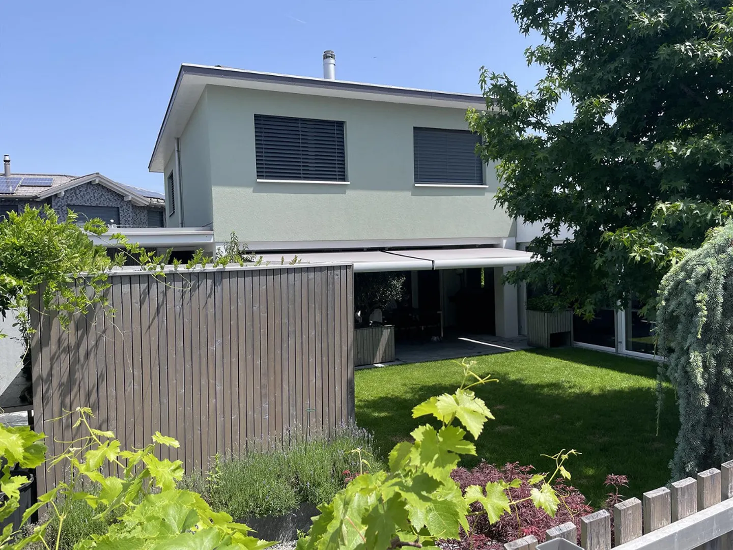 Single-family house with a separate apartment - garden and wellness dream included. - Photo 2 of 24