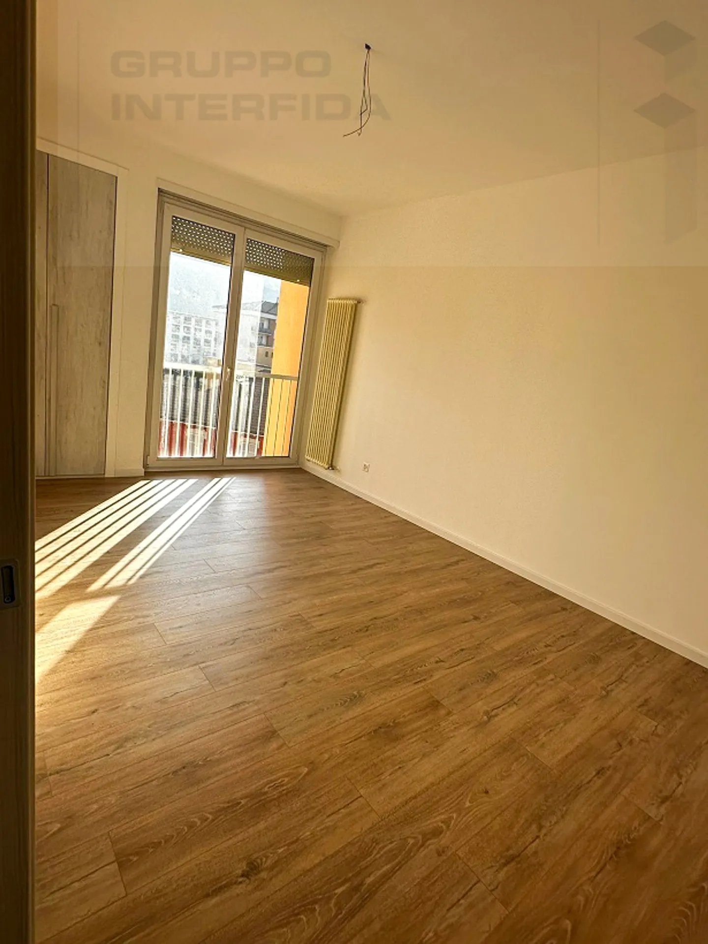 MODERN 2.5 ROOMS RENOVATED - 1st MONTH FREE - Photo 4 of 8