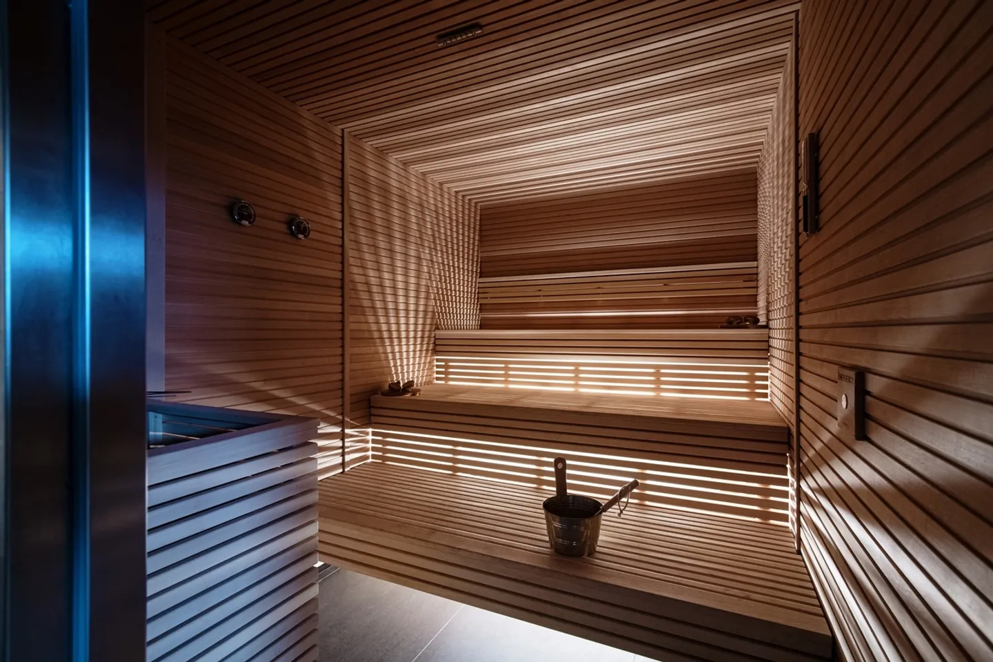 Luxuriöse Villa in Lugano: Modernes Design und Atemberaubender Seeblick - Foto 9 von 10