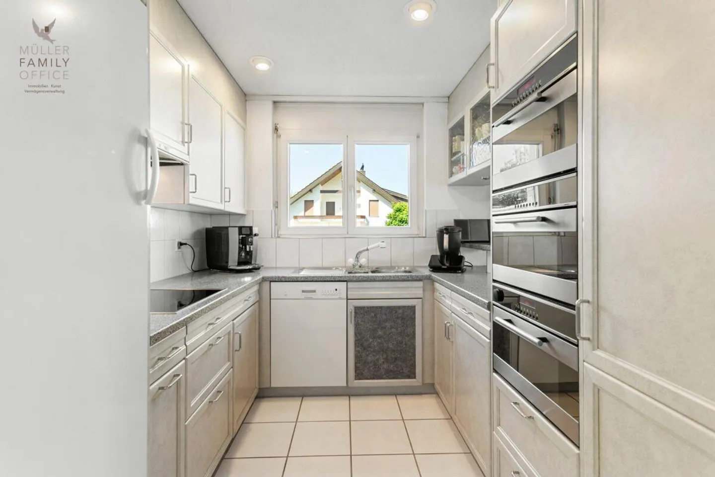 Charming corner terraced house in a quiet and sunny location - Photo 11 of 13