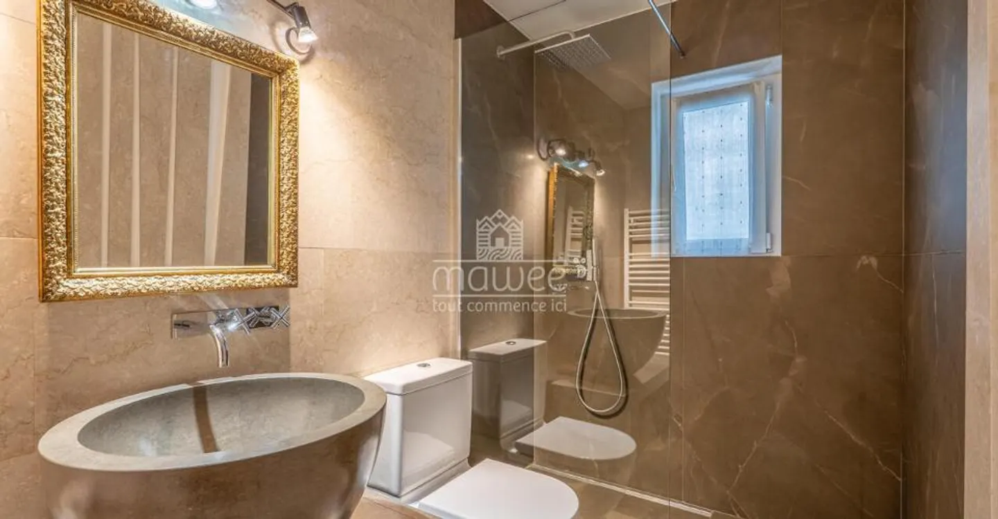 Charming House with Lake View - Photo 9 of 12