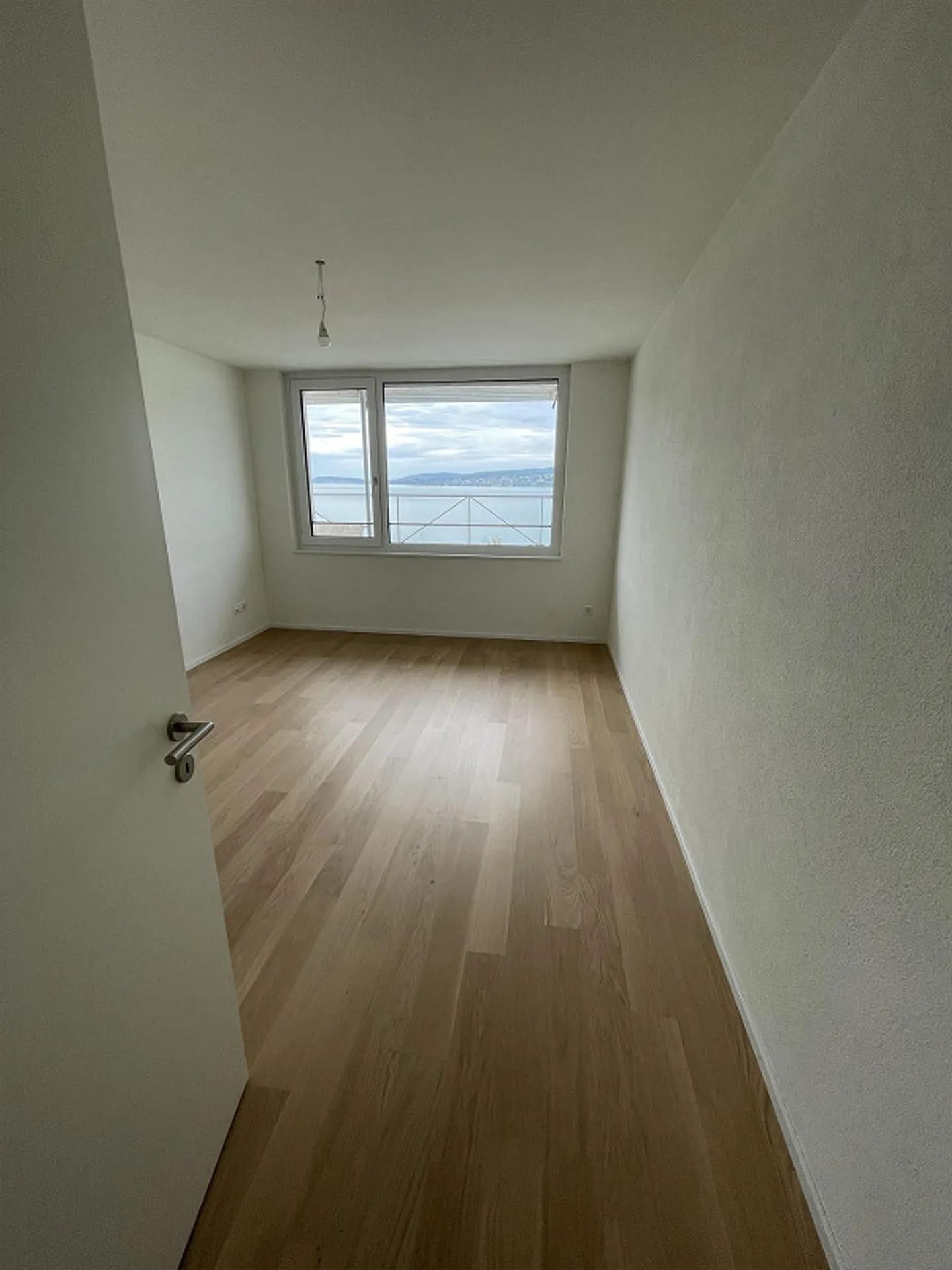 Moderne 2.5-Zimmerwohnung in Horgen mit traumhafter Seesicht - Photo 5 of 7