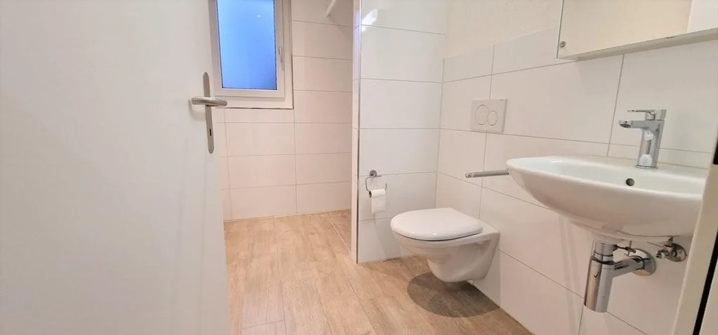 Modernes 3.5-Zimmer-Apartment - Foto 7 von 8