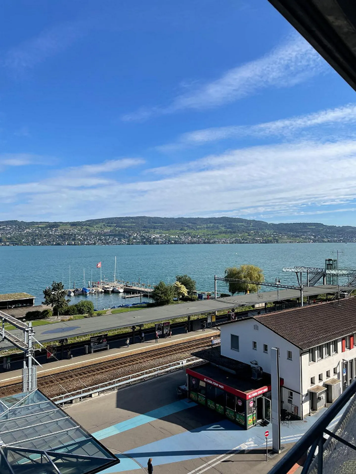 Moderne 2.5-Zimmerwohnung in Horgen mit traumhafter Seesicht - Photo 7 of 7