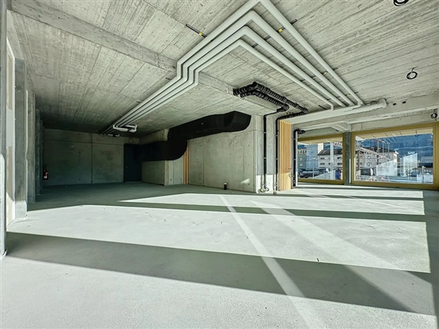 Magnificent commercial passage of 171.46 m2 for rent in the new Cour de Gare district in Sion - Photo 1 of 5