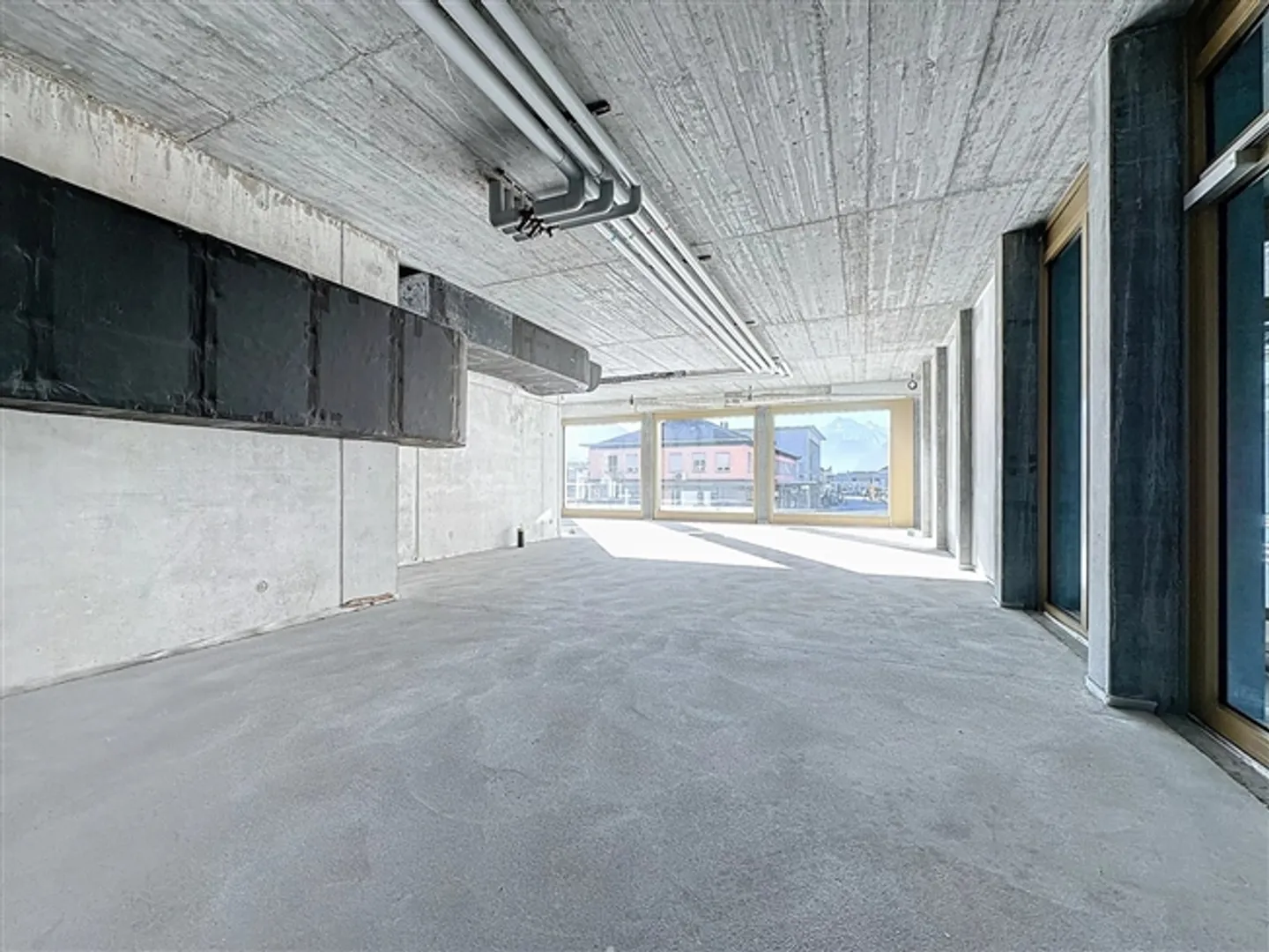 Magnificent commercial passage of 171.46 m2 for rent in the new Cour de Gare district in Sion - Photo 2 of 5
