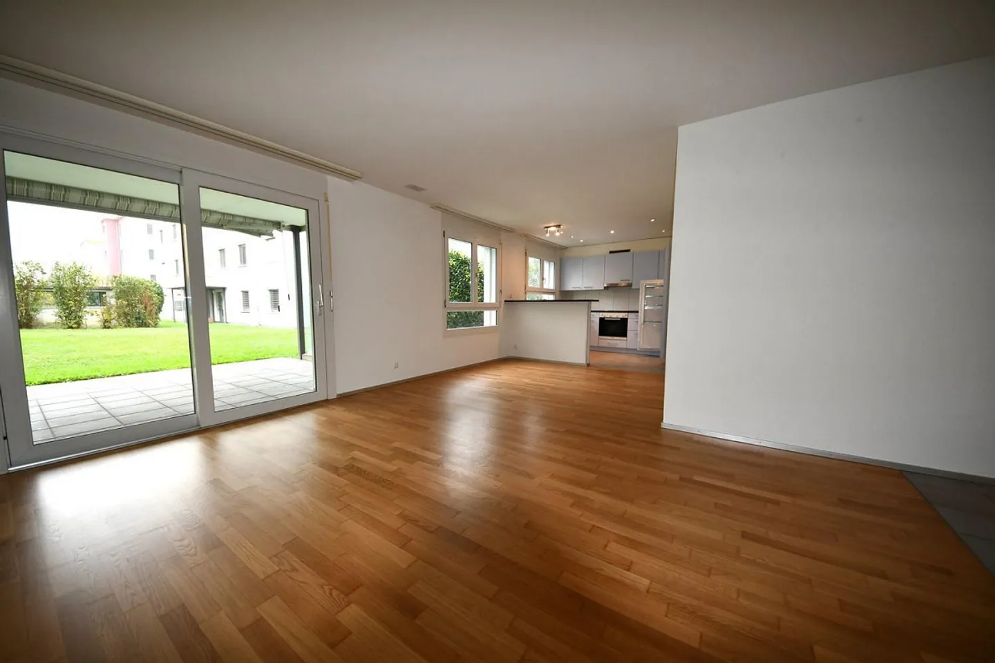 Bellissimo e spazioso appartamento di 3,5 stanze al piano terra in affitto - Foto 6 di 6