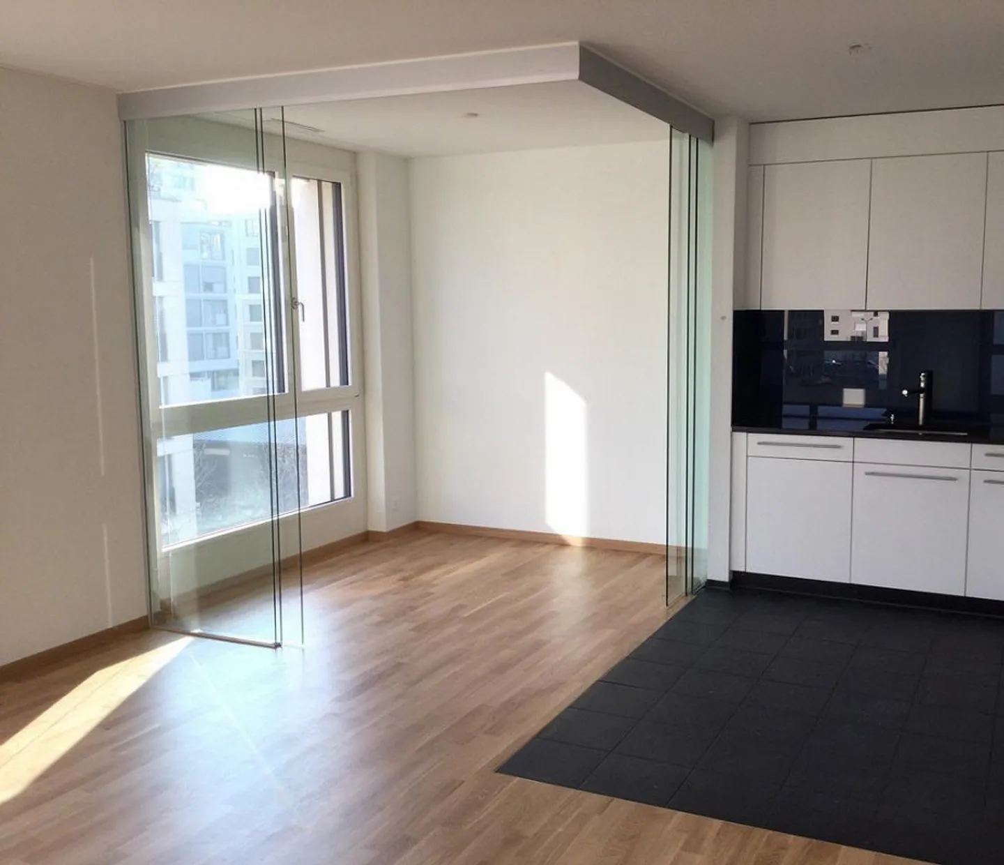 Appartement moderne 3.5 pièces dans un emplacement central - Photo 5 sur 12