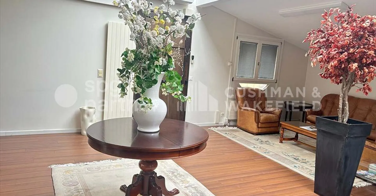 Office space for rent - Photo 3 of 9