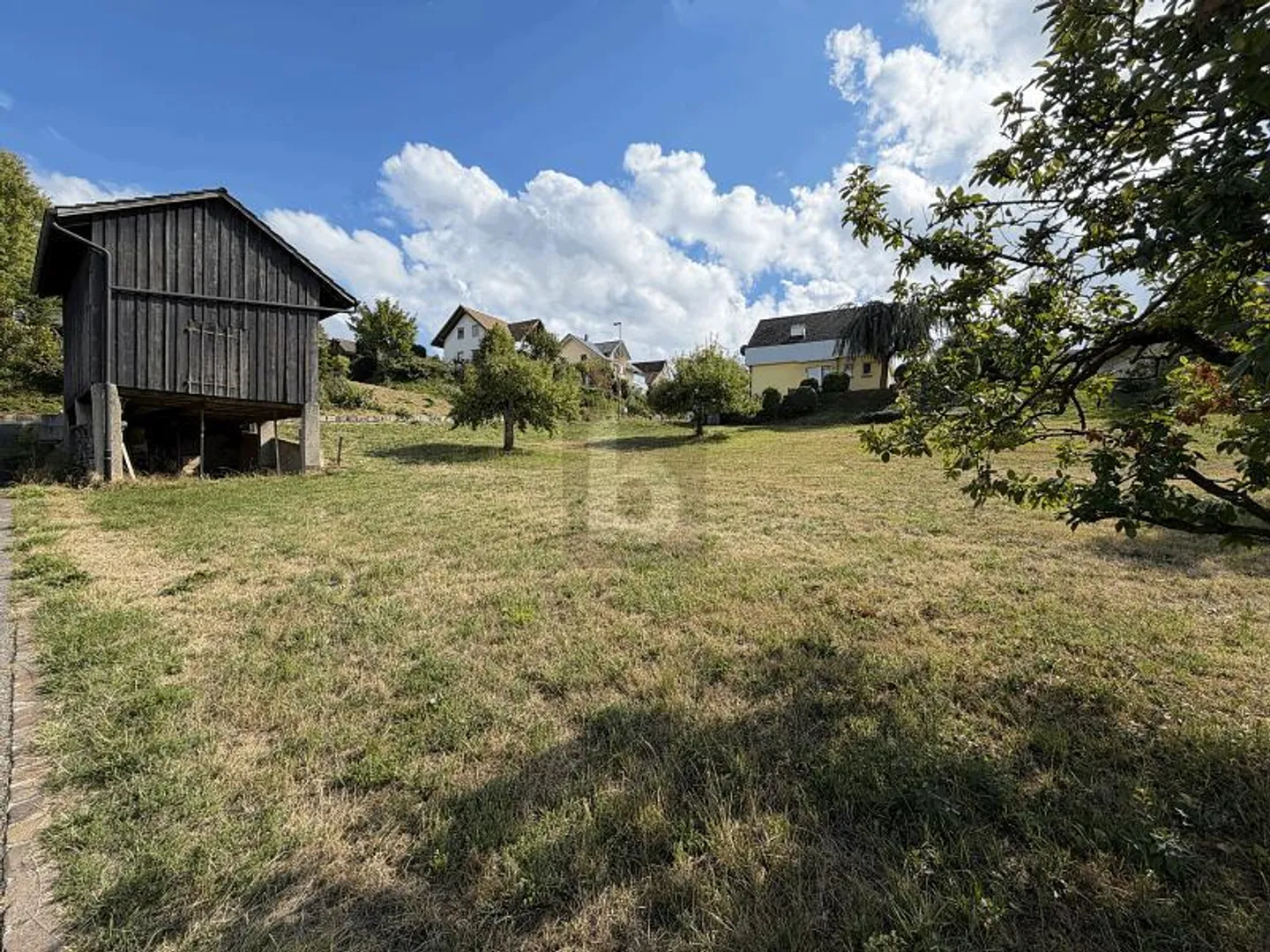 ATTRAKTIVE PARZELLE IN DER WOHNZONE WG2 - Foto 3 von 4