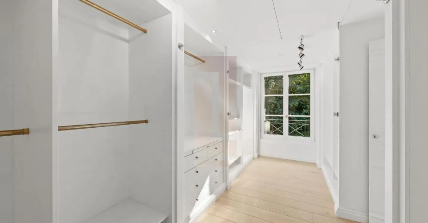 Superb Townhouse with garden - Photo 9 of 13