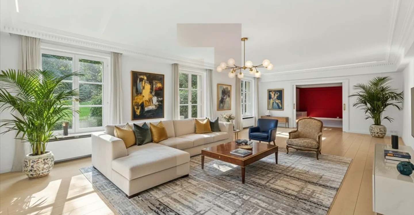 Superb Townhouse with garden - Photo 3 of 13