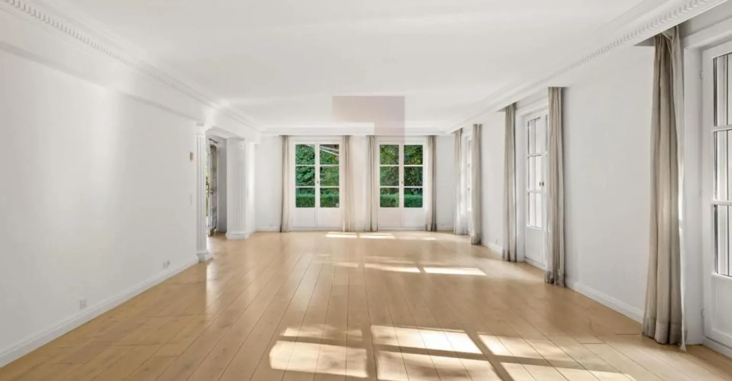 Superb Townhouse with garden - Photo 4 of 13