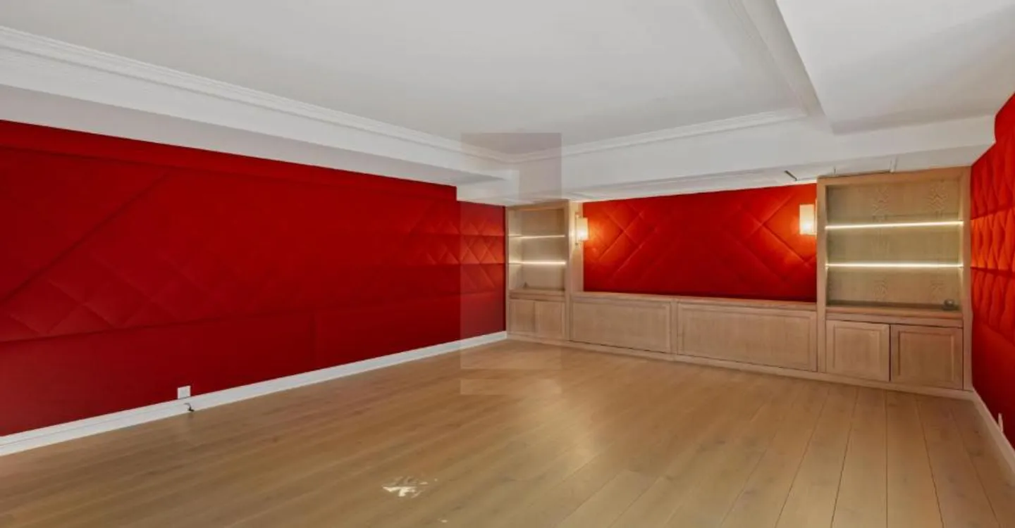 Superb Townhouse with garden - Photo 5 of 13