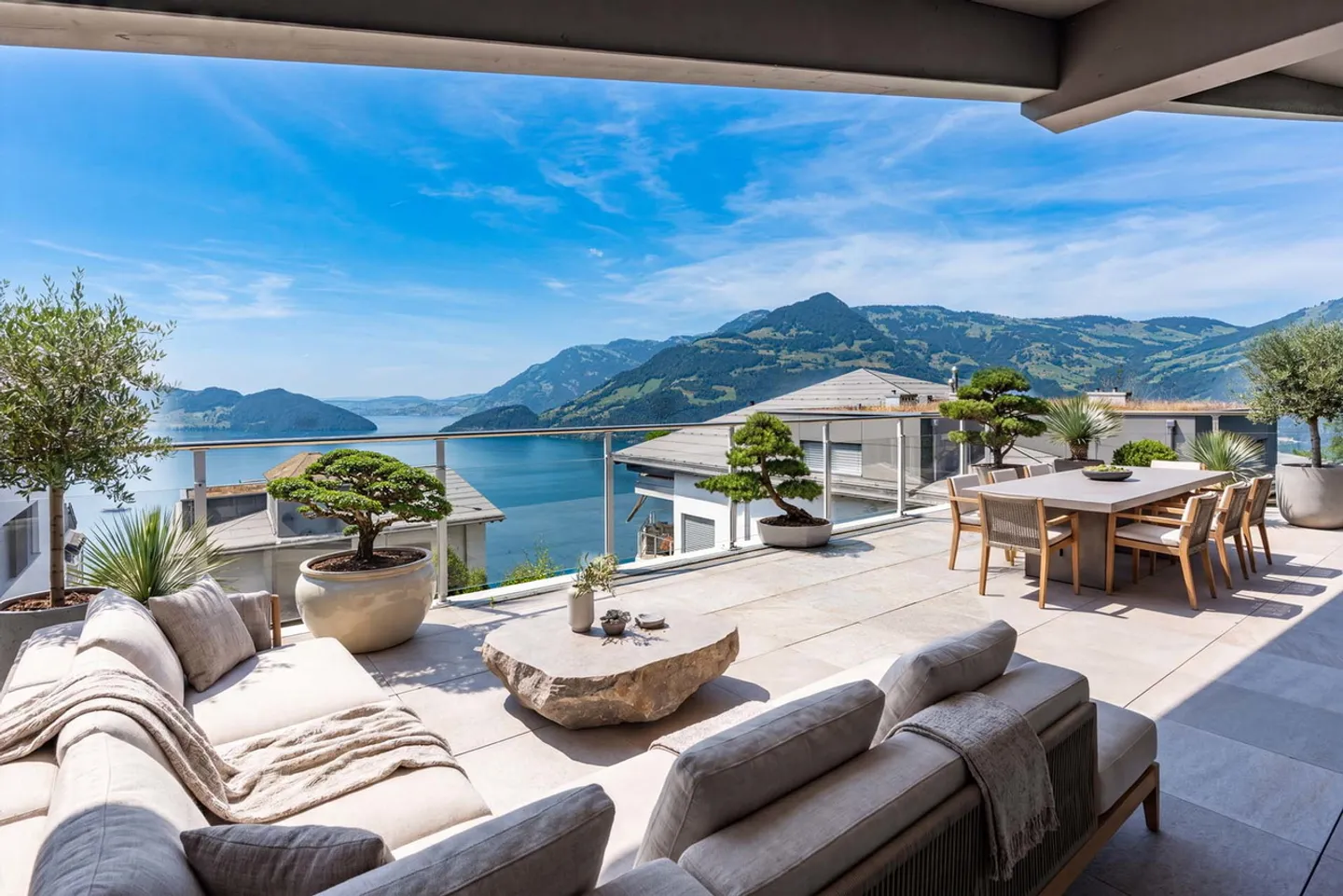 Stilvolles Penthouse mit Seeblick - Foto 1 von 4