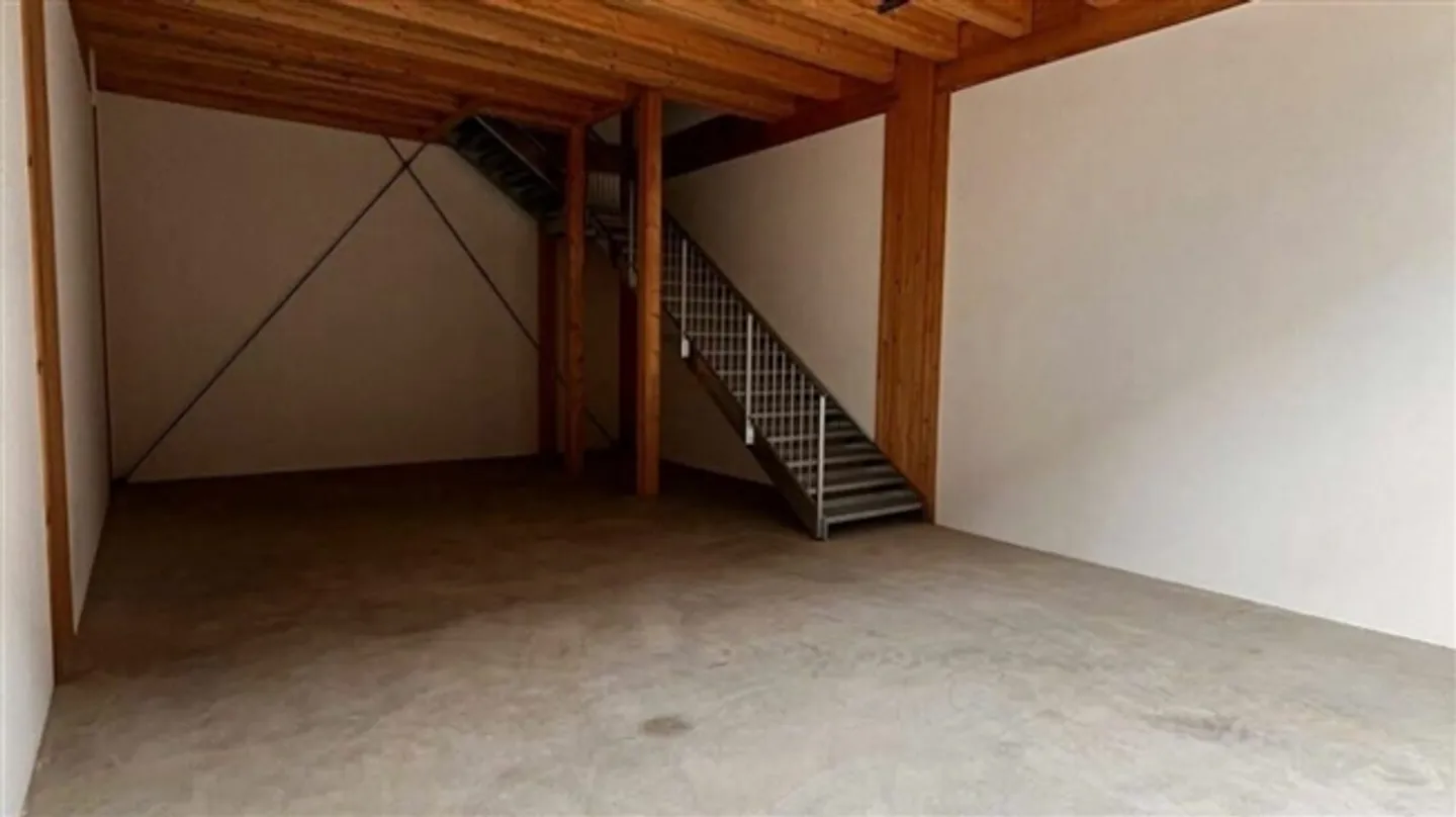 «Halle in Le Bry» - Foto 2 von 5