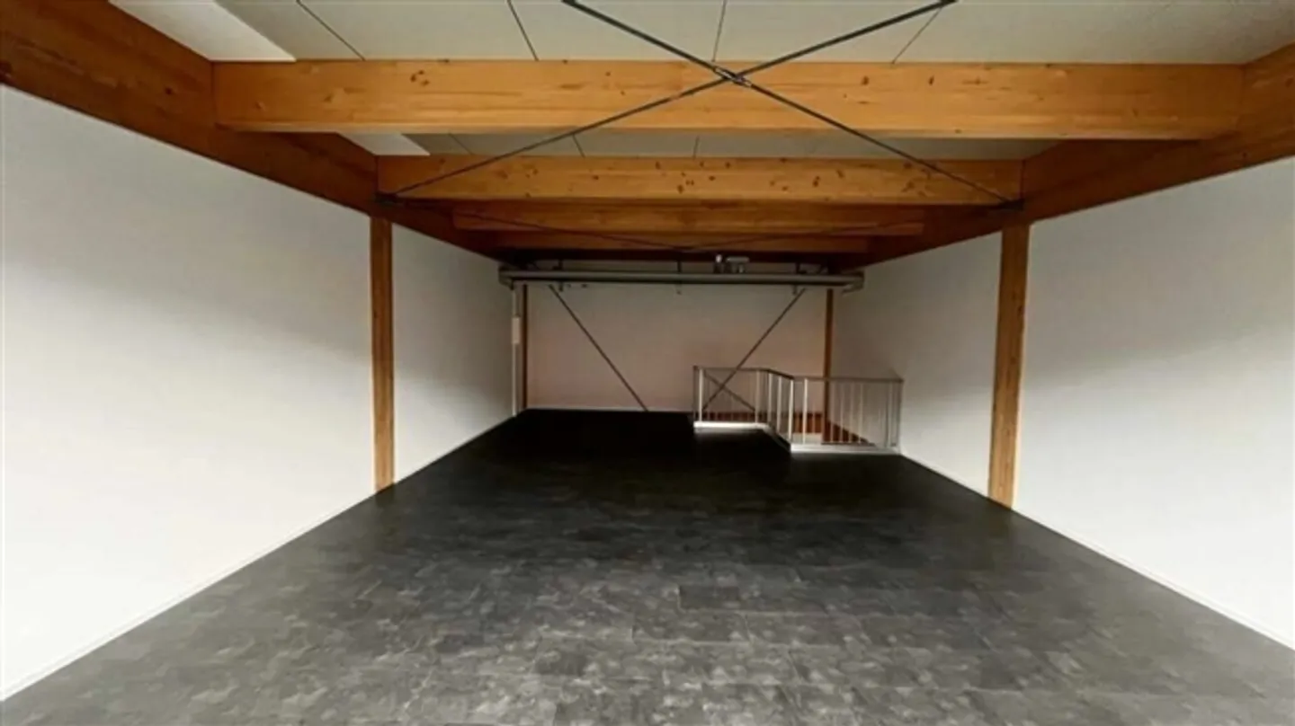 «Halle in Le Bry» - Foto 3 von 5