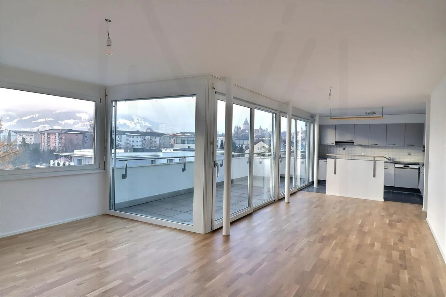 Magnificent 4.5-room penthouse apartment with renovated features and breathtaking views of the Moléson and the city of Bulle! - Photo 1 of 13