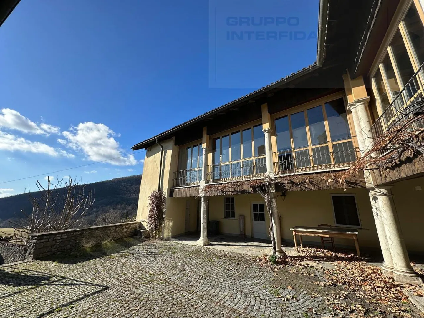 4,5-Zimmer-Wohnung in einem historischen Haus - Foto 2 von 10