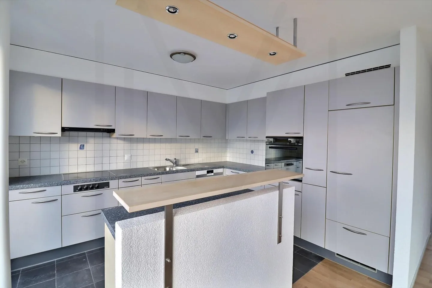 Magnificent 4.5-room penthouse apartment with renovated features and breathtaking views of the Moléson and the city of Bulle! - Photo 13 of 13