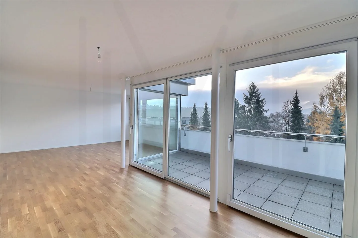 Magnificent 4.5-room penthouse apartment with renovated features and breathtaking views of the Moléson and the city of Bulle! - Photo 12 of 13