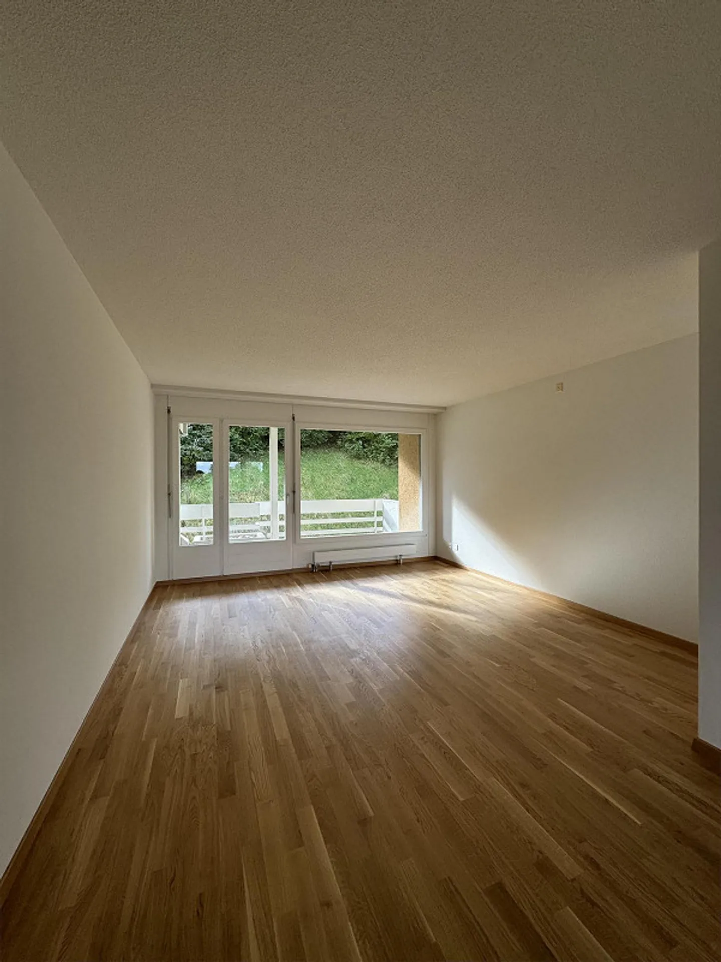 Helle Wohnung mit großem Balkon! - Foto 3 von 11