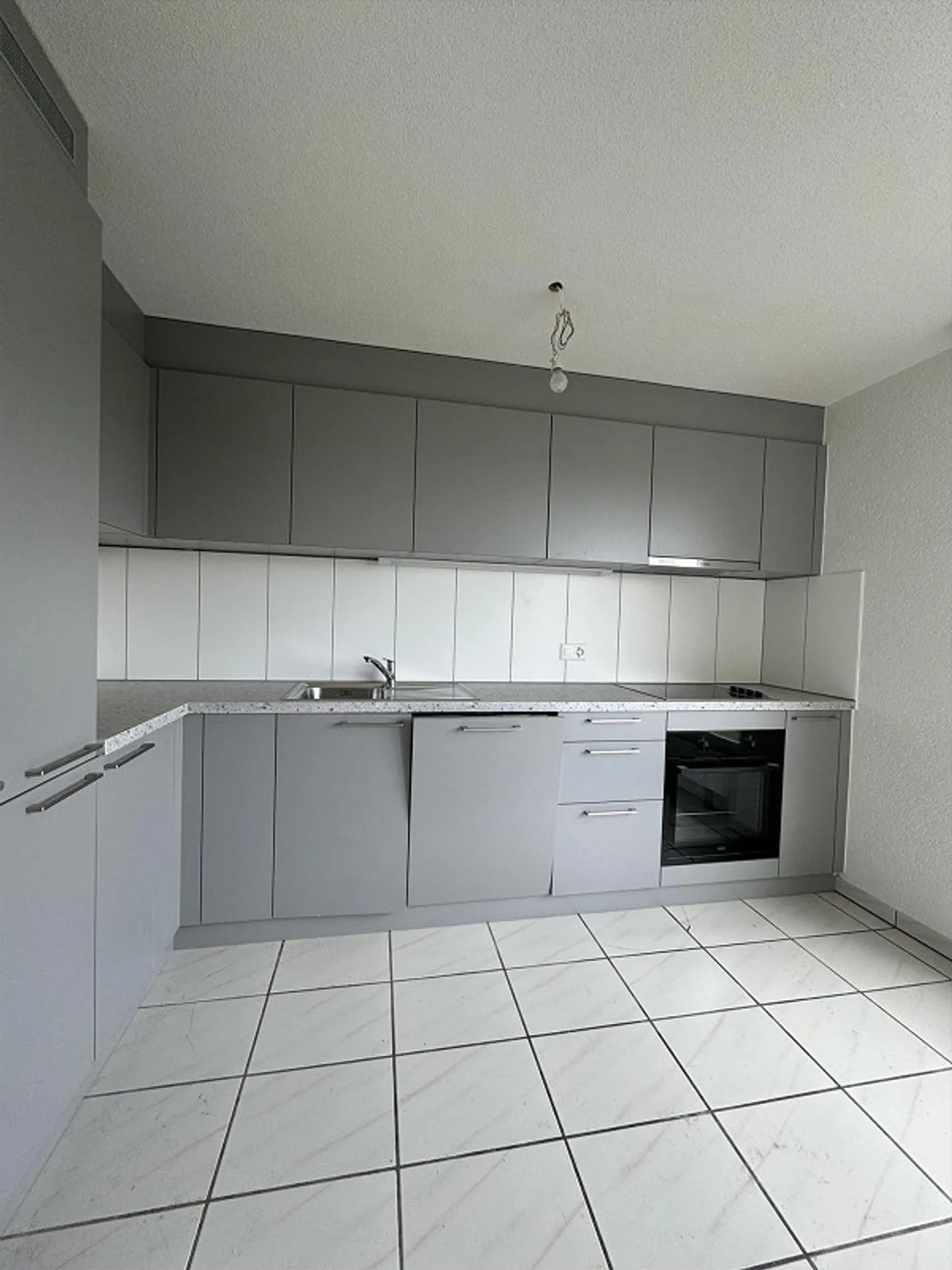 Helle Wohnung mit großem Balkon! - Foto 4 von 11