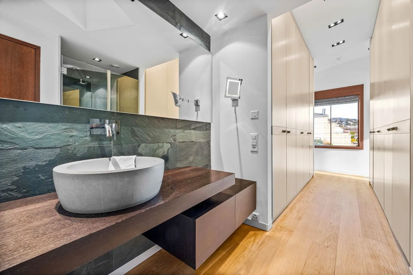 Luxuswohnung mit atemberaubendem Blick - Foto 10 von 12
