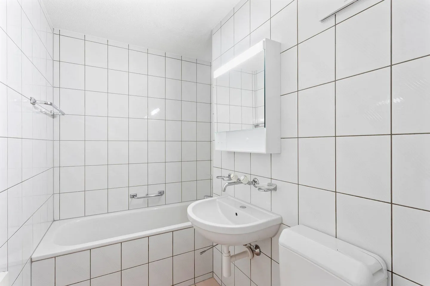 Helle Wohnung mit großem Balkon! - Foto 5 von 11