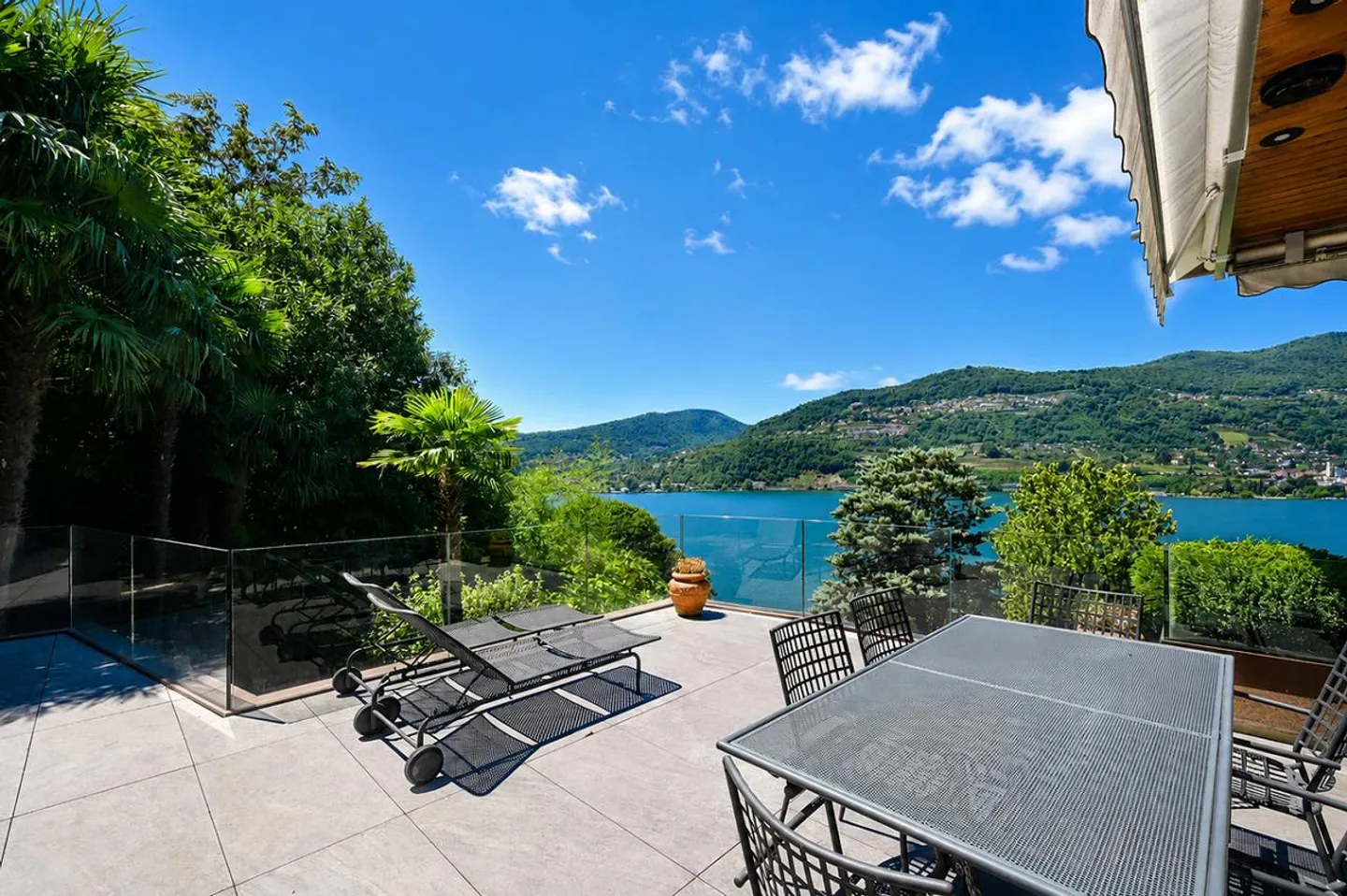 Elegant Villa with Lake View - Photo 5 of 21