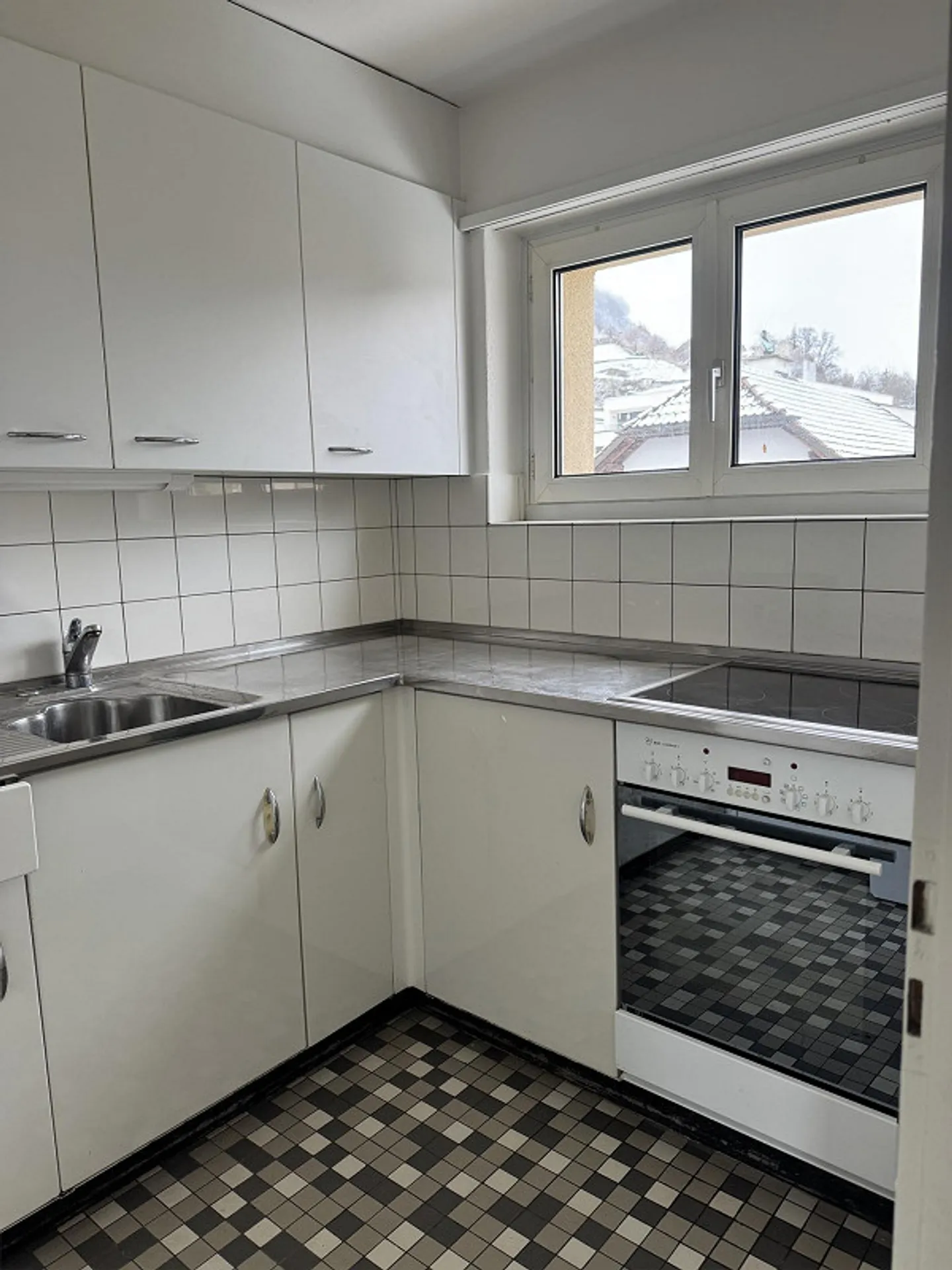 Appartement lumineux de 4,5 pièces avec balcon - Photo 2 sur 7