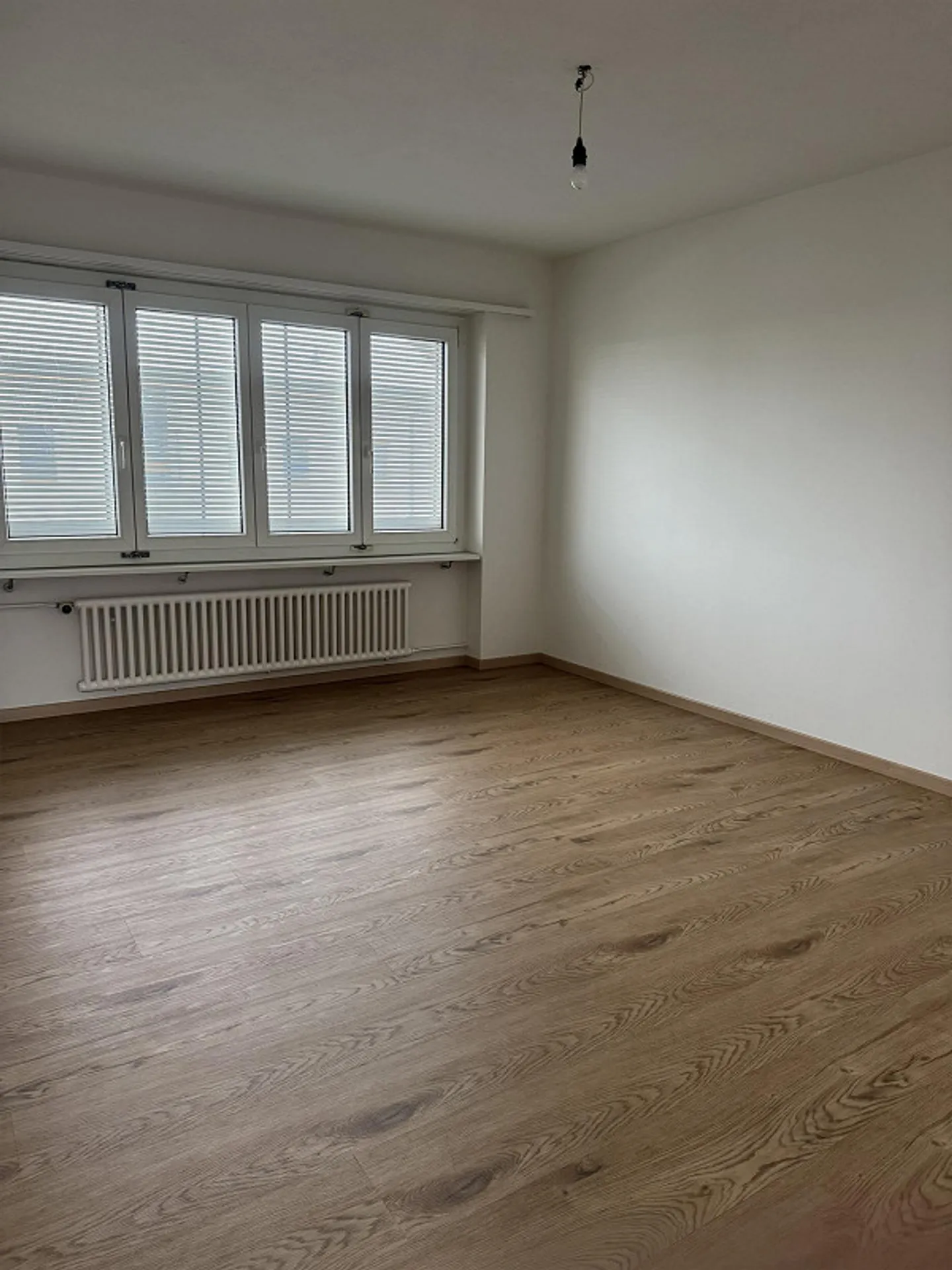 Appartement lumineux de 4,5 pièces avec balcon - Photo 5 sur 7