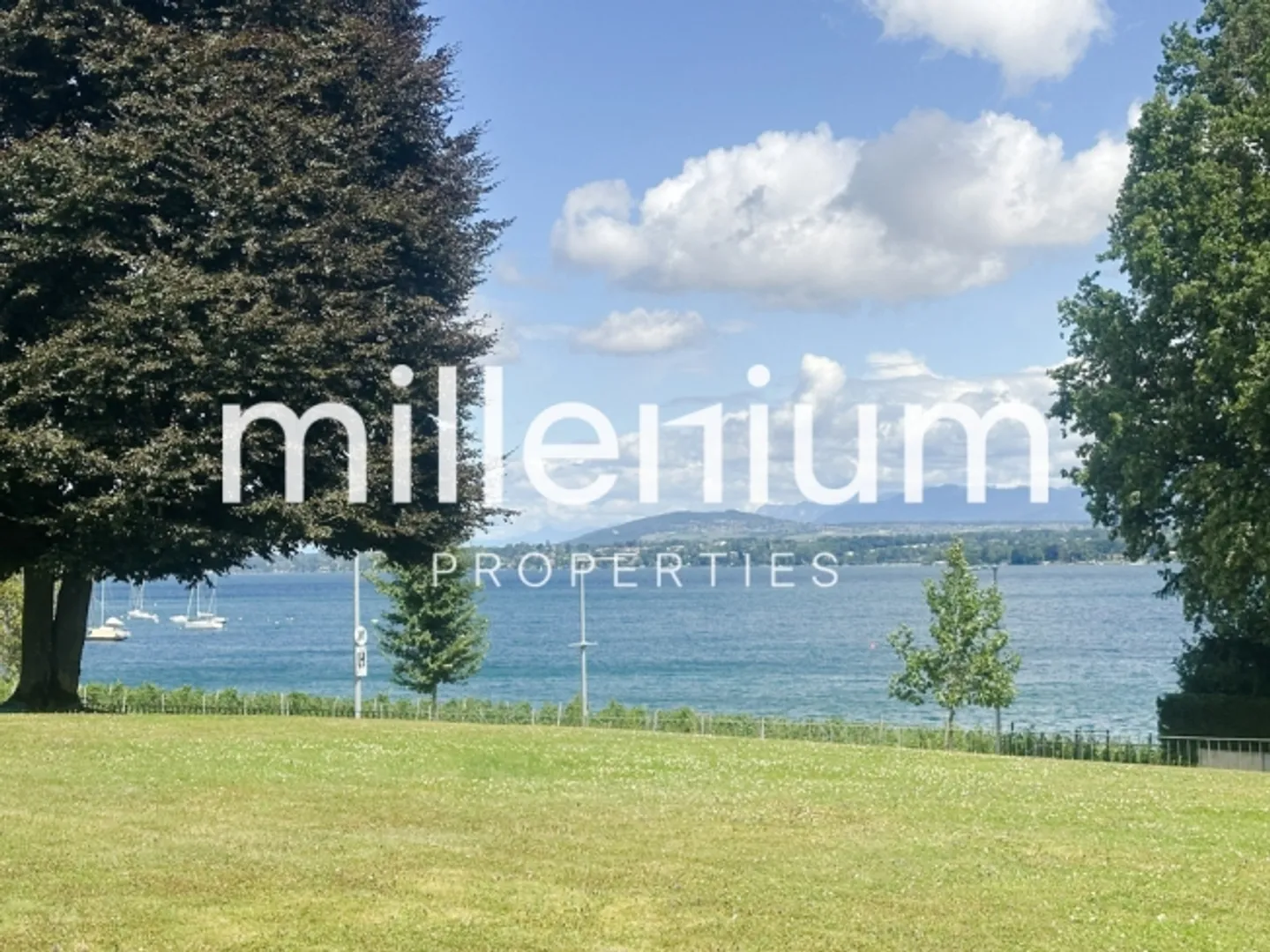Appartamento di lusso al piano giardino con vista libera sul lago - Foto 1 di 9