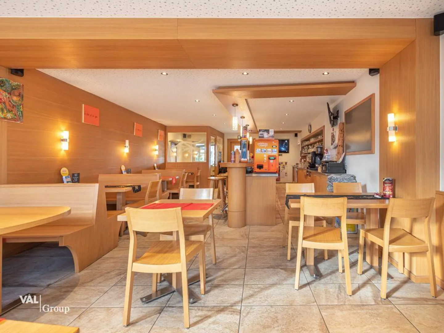 Charming and warm café bar restaurant in Borzuat - Photo 1 of 10