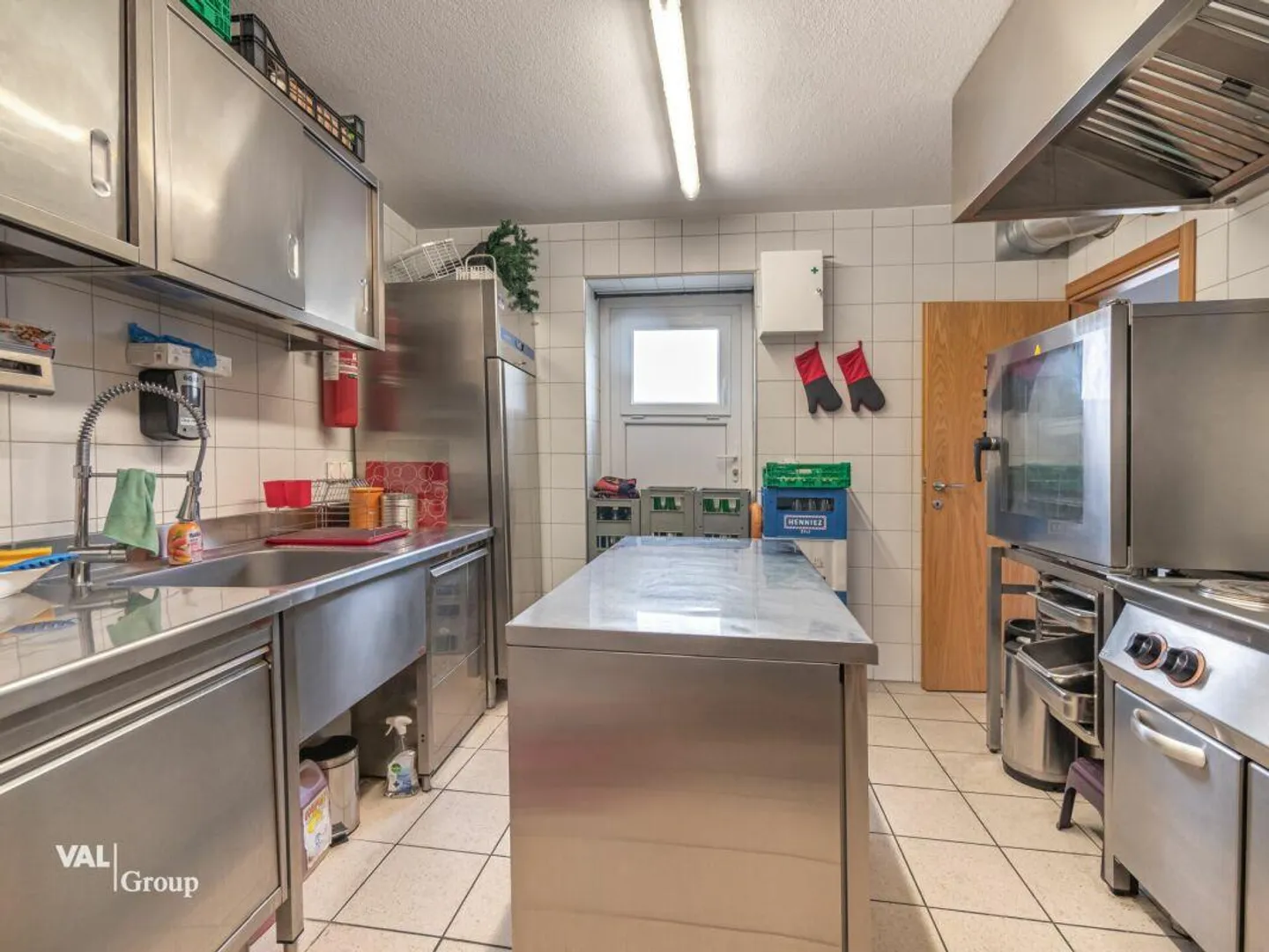 Charming and warm café bar restaurant in Borzuat - Photo 3 of 10