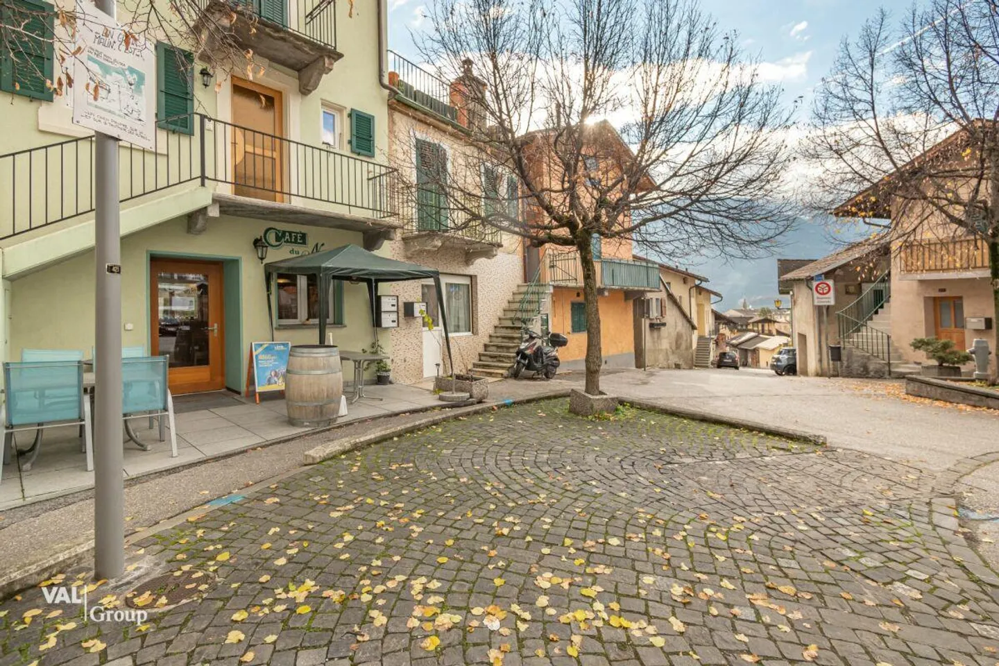 Charming and warm café bar restaurant in Borzuat - Photo 9 of 10