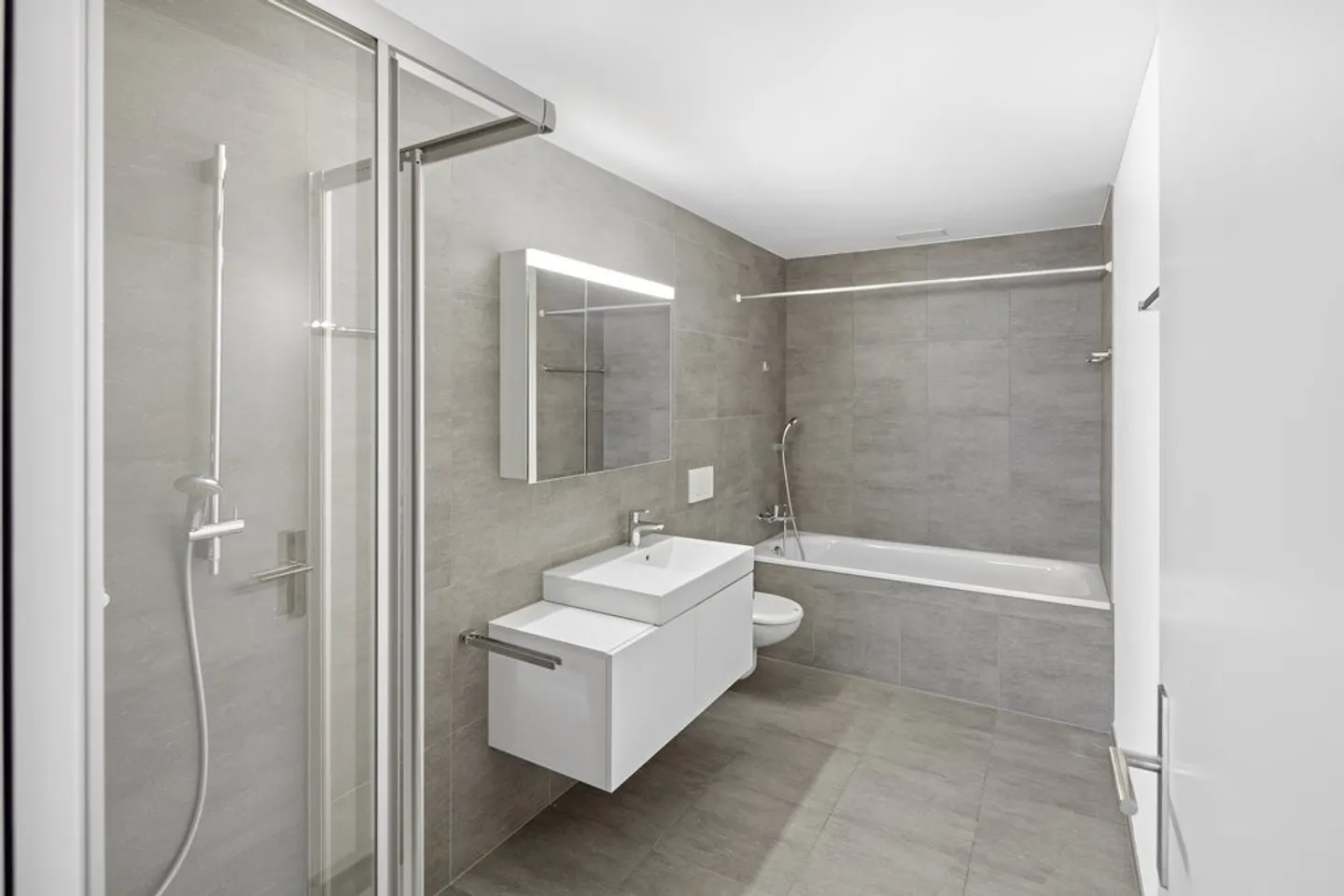 Top moderne vie avec toutes les commodités d'un emplacement central - Photo 7 sur 8