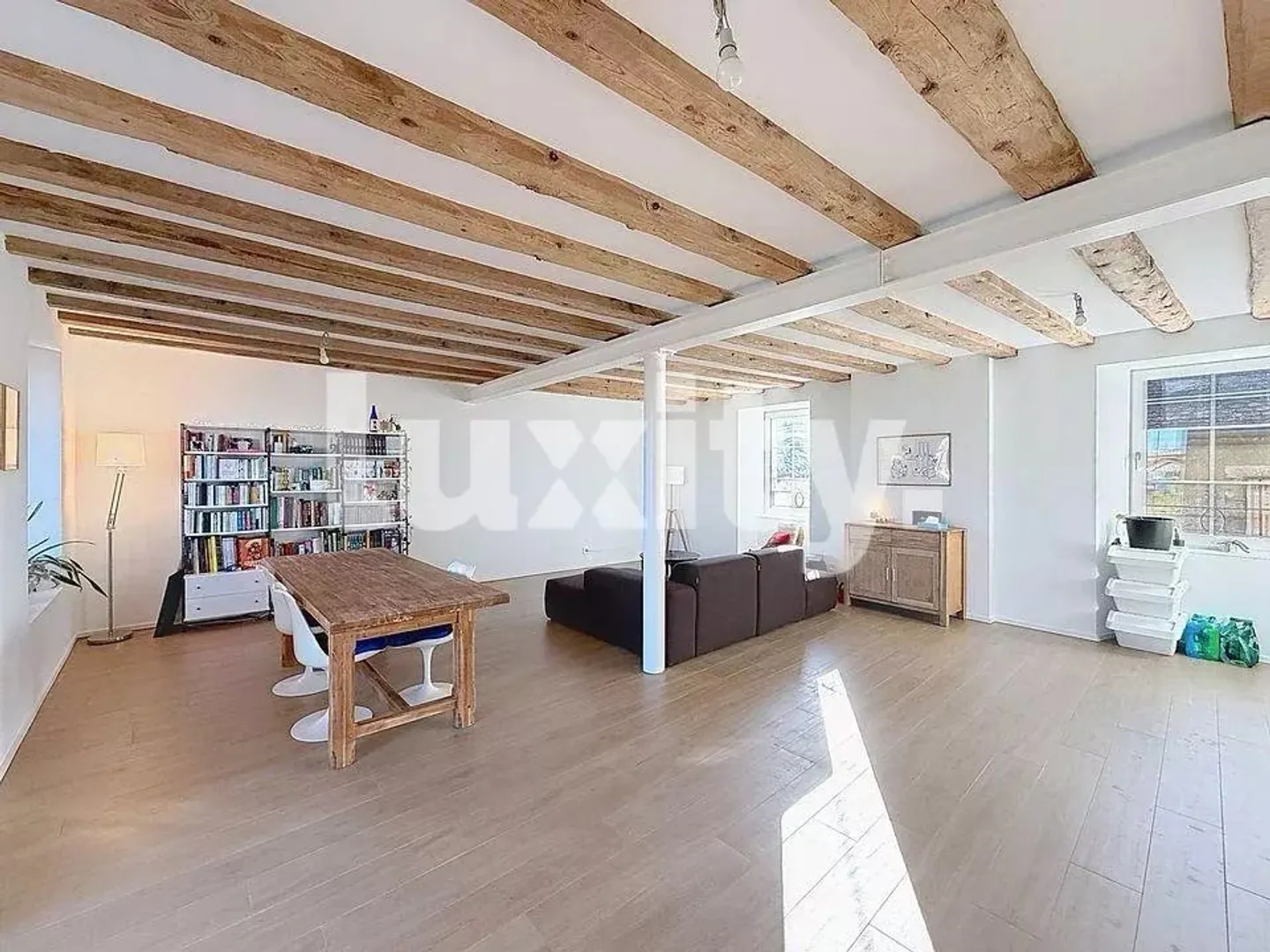 Geräumige Wohnung mit Terrasse - Foto 3 von 8