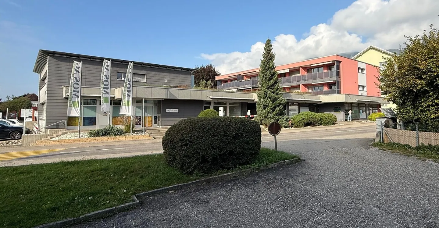 Proprietà residenziale e commerciale - Rendimento sicuro con 26 posti auto - Foto 1 di 12