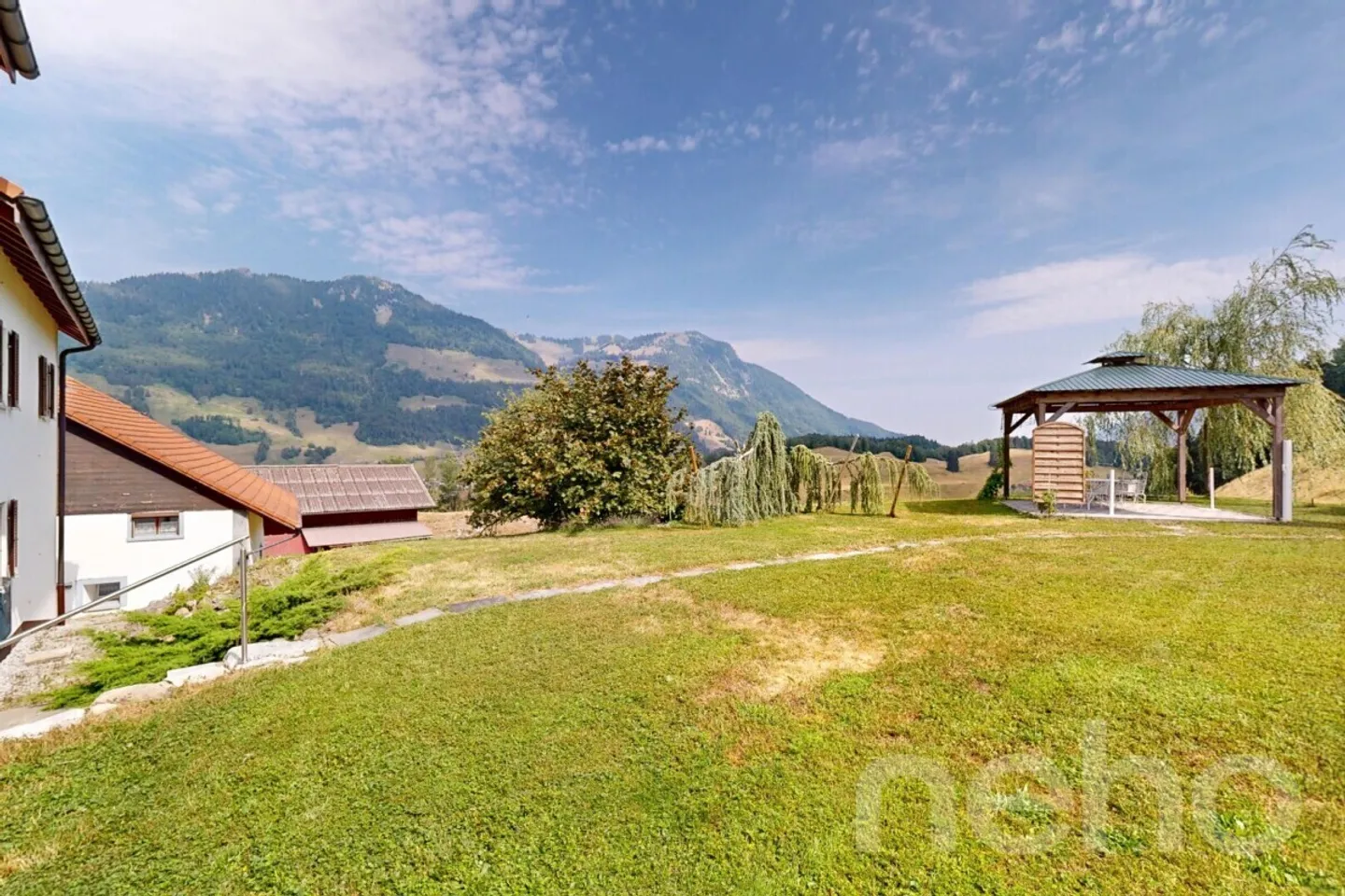 Contemporary property, generous volumes and preserved bucolic setting - Photo 4 of 12