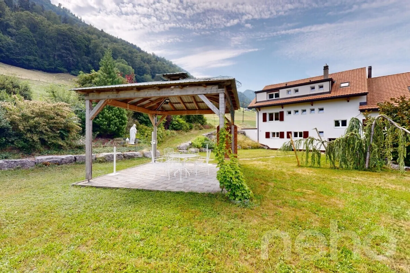 Contemporary property, generous volumes and preserved bucolic setting - Photo 3 of 12