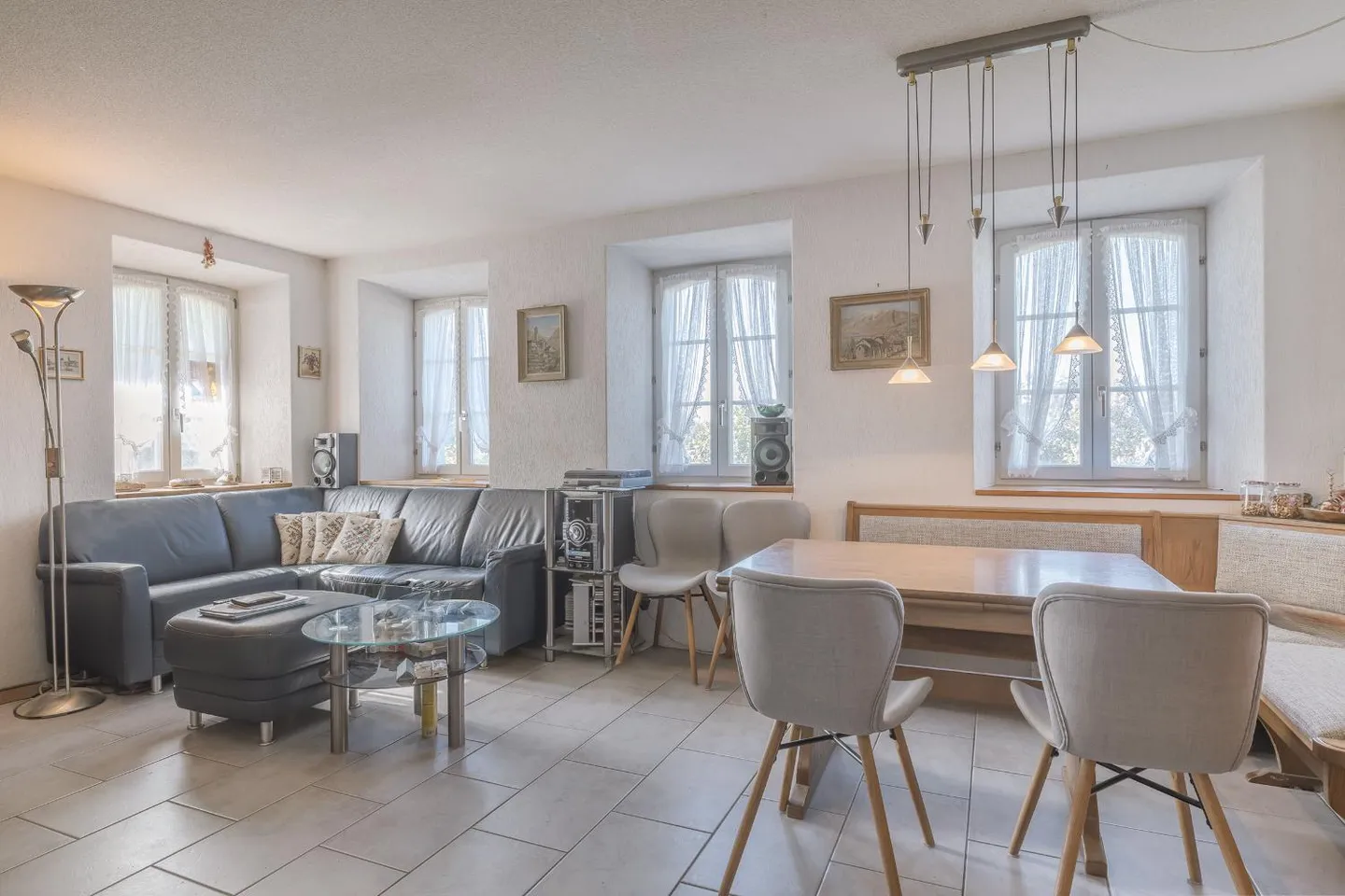 Charmantes Stöckli-Haus mit Aussicht - Foto 3 von 13