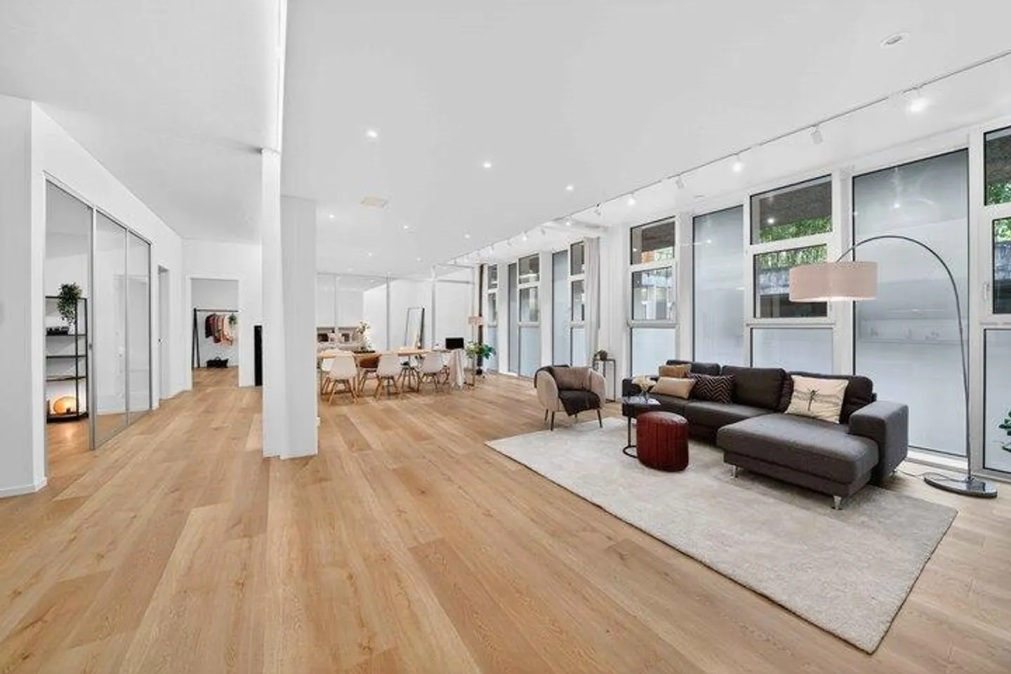 DOPPIO POTENZIALE AL PIANO TERRA CON 289 M² NEL COMPLESSO ATELIER 5 - Foto 2 di 8