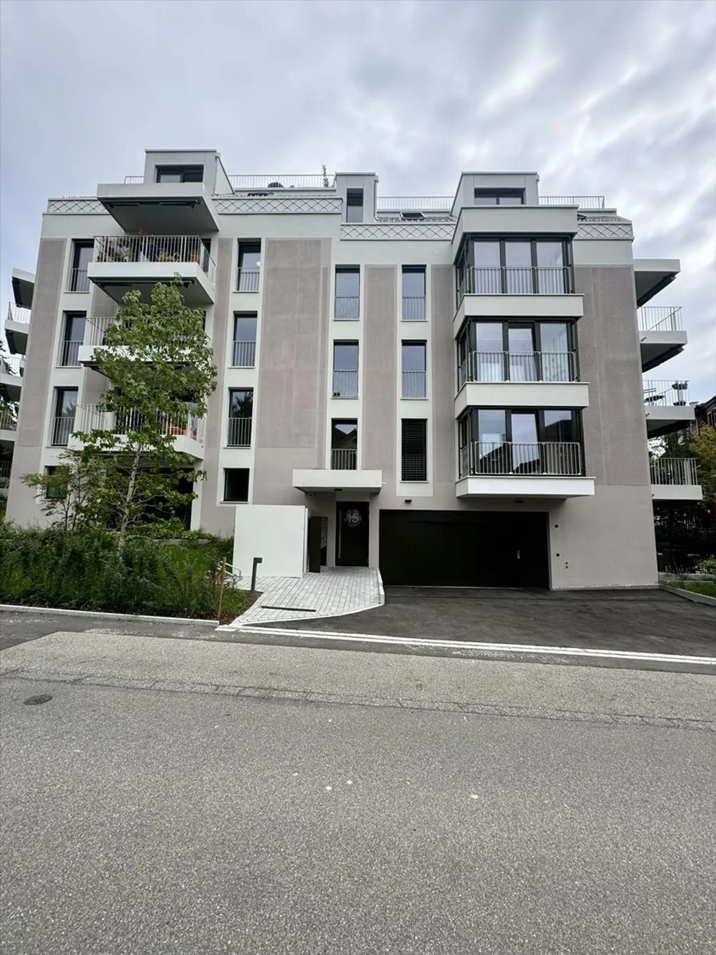 Sentiment exclusif de terrasse sur le toit dans un emplacement central à Oerlikon - Photo 2 sur 13